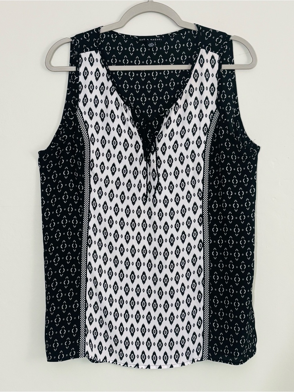 Zac & Rachel black and white sleeveless top L
